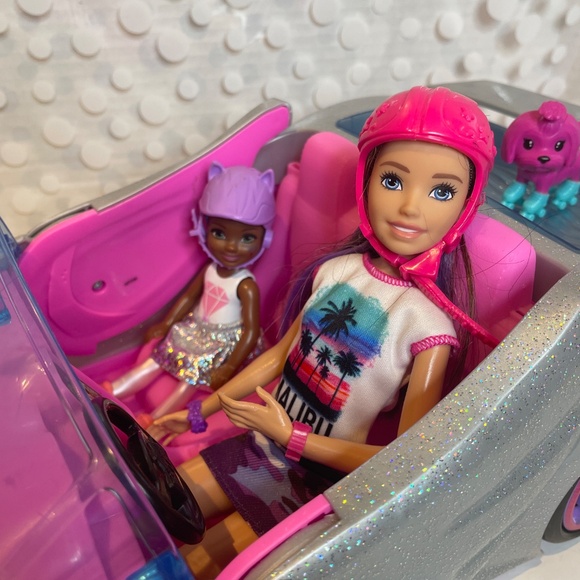 Barbie Extra 🤩⭐️Convertible with 🛼Roller Skate Crew - Picture 3 of 14